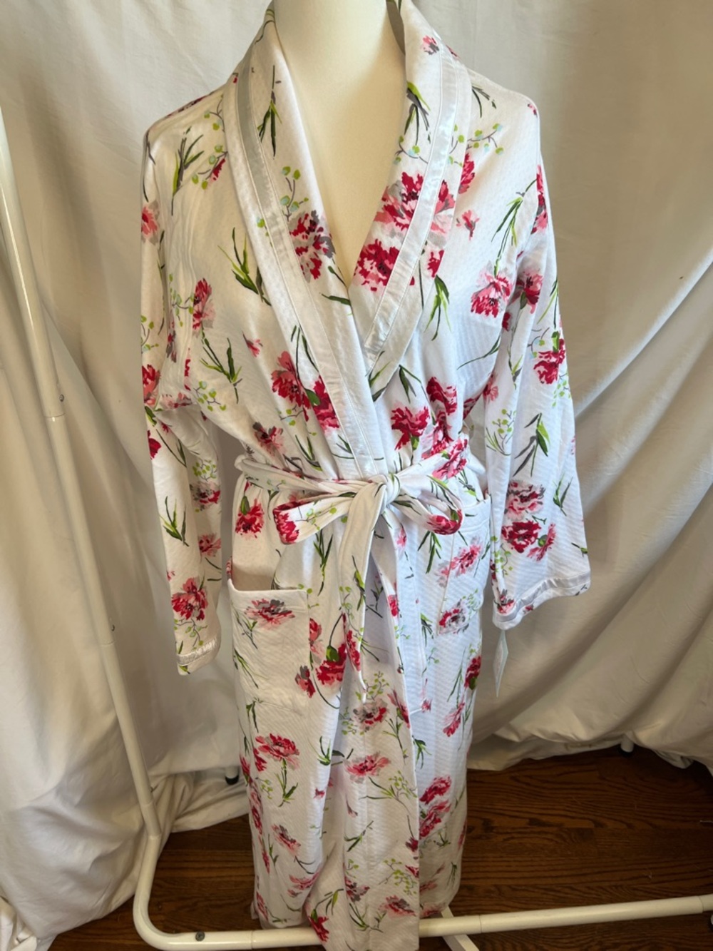 Robe by Carole Hochman White Robe with Pink Floral Print from Nordstrom Size L